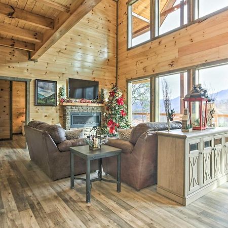 Smoky Mountain Hideaway With Hot Tub, Deck And Views! Vila Gatlinburg Exterior foto