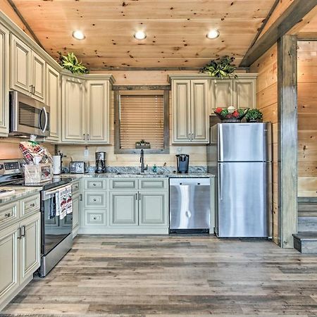 Smoky Mountain Hideaway With Hot Tub, Deck And Views! Vila Gatlinburg Exterior foto