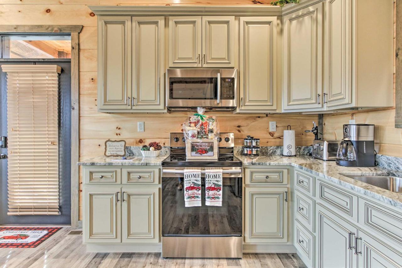 Smoky Mountain Hideaway With Hot Tub, Deck And Views! Vila Gatlinburg Exterior foto