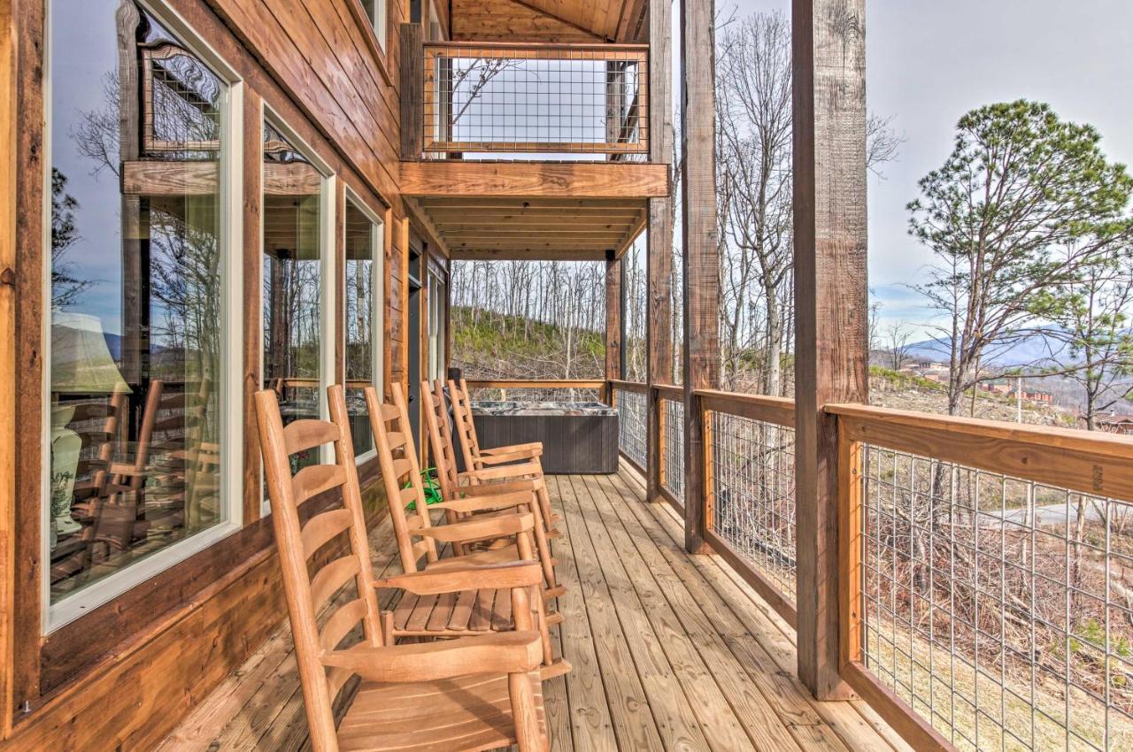 Smoky Mountain Hideaway With Hot Tub, Deck And Views! Vila Gatlinburg Exterior foto