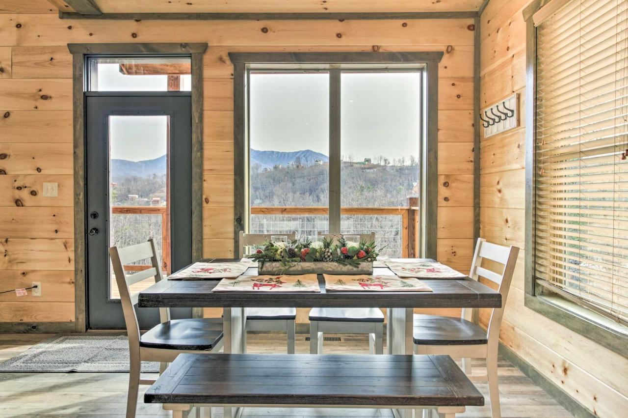 Smoky Mountain Hideaway With Hot Tub, Deck And Views! Vila Gatlinburg Exterior foto