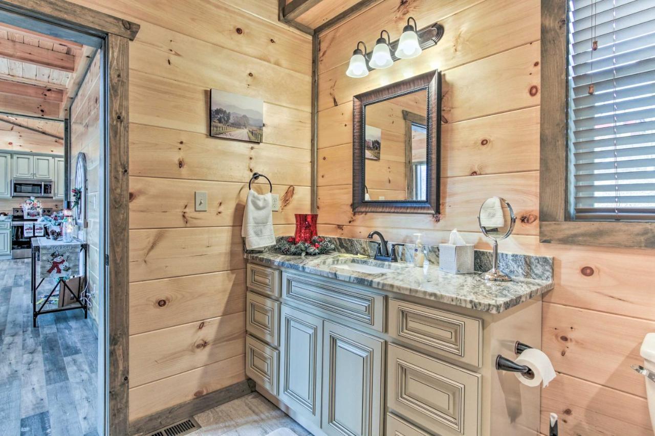 Smoky Mountain Hideaway With Hot Tub, Deck And Views! Vila Gatlinburg Exterior foto