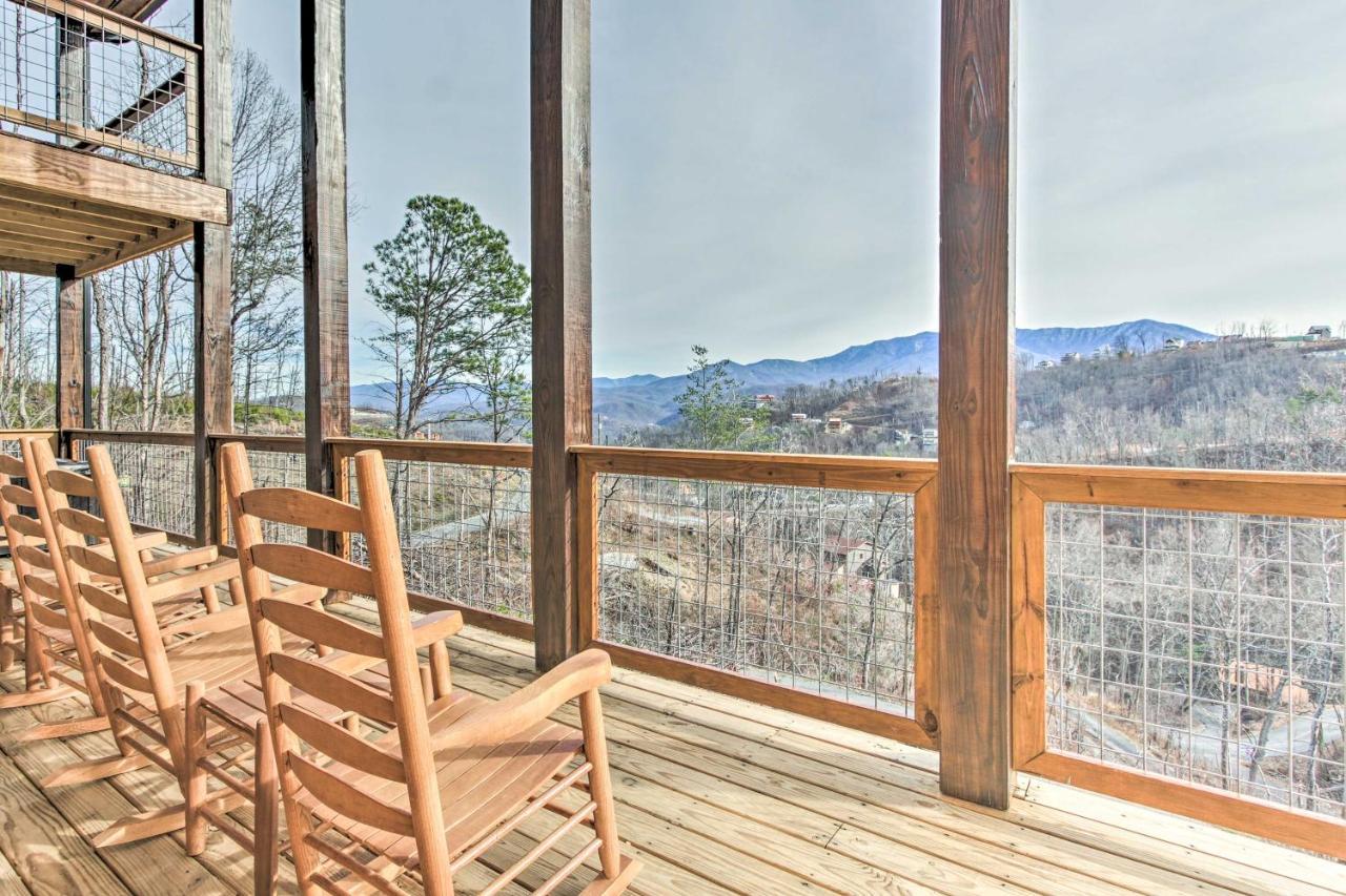 Smoky Mountain Hideaway With Hot Tub, Deck And Views! Vila Gatlinburg Exterior foto