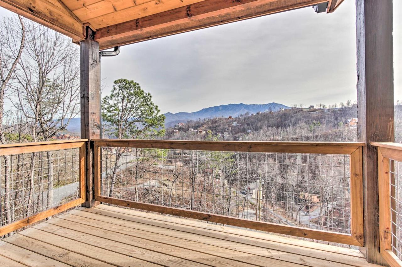 Smoky Mountain Hideaway With Hot Tub, Deck And Views! Vila Gatlinburg Exterior foto